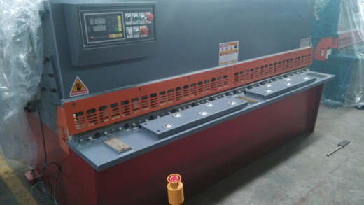Гильотинные ножницы Quasar QC12Y-4х2500  Челябинска